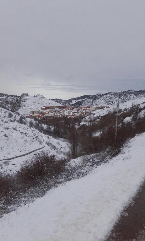 Apartamentos Turisticos Rosario Camarena de la Sierra Eksteriør bilde