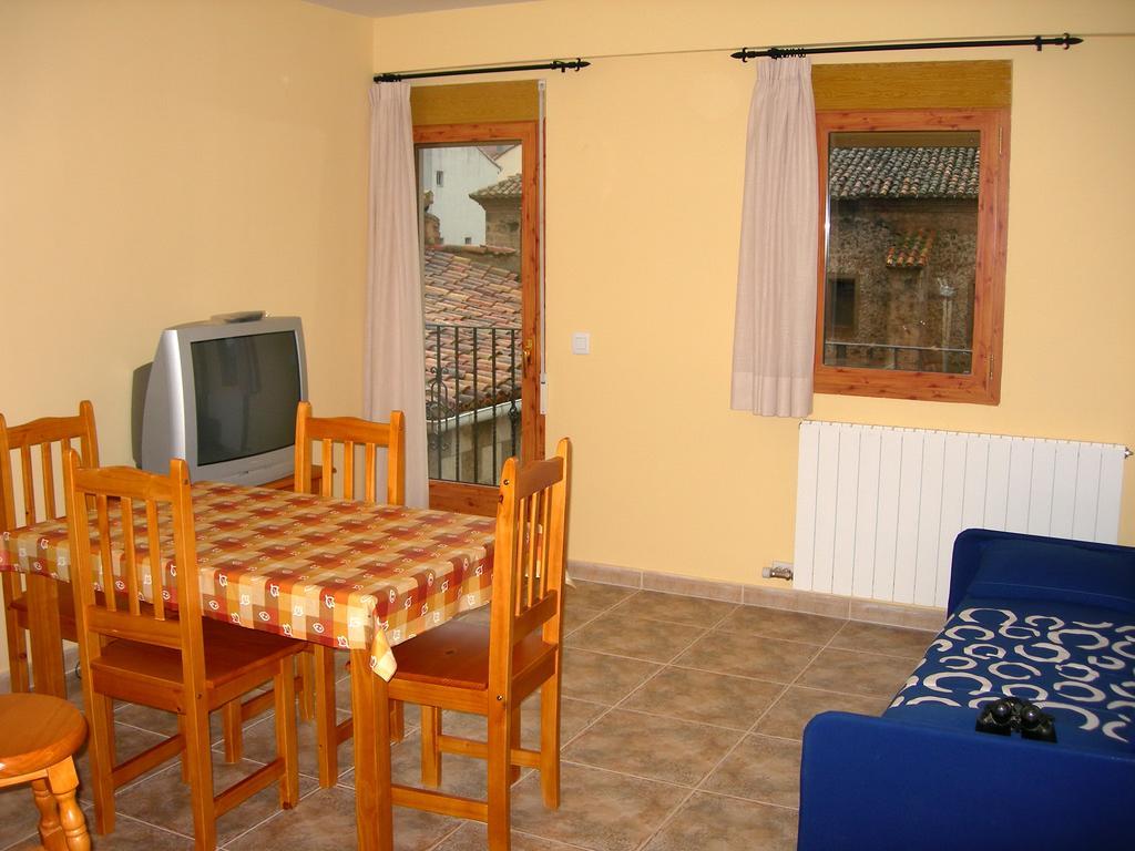 Apartamentos Turisticos Rosario Camarena de la Sierra Eksteriør bilde