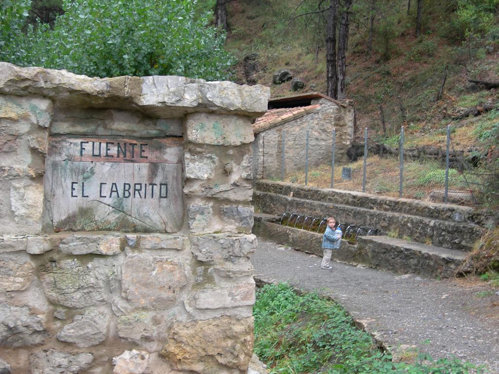 Apartamentos Turisticos Rosario Camarena de la Sierra Eksteriør bilde