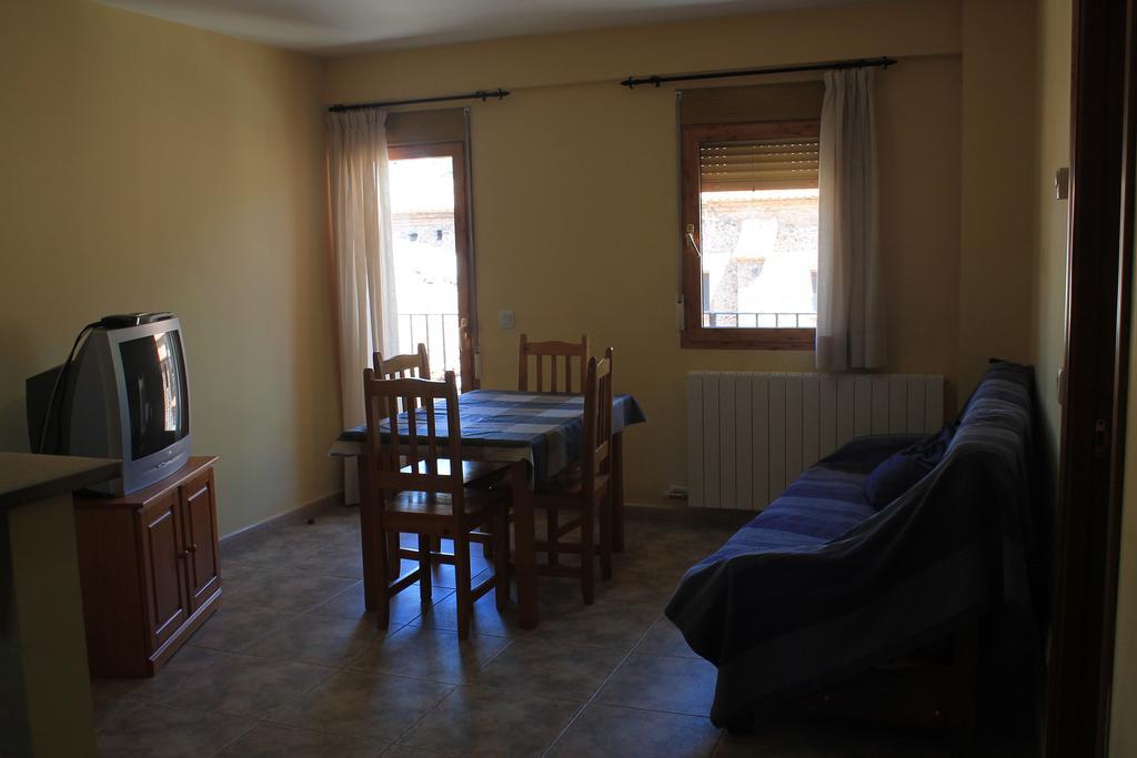 Apartamentos Turisticos Rosario Camarena de la Sierra Rom bilde