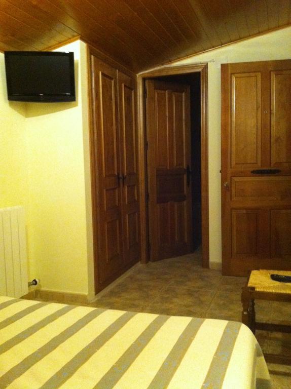 Apartamentos Turisticos Rosario Camarena de la Sierra Eksteriør bilde